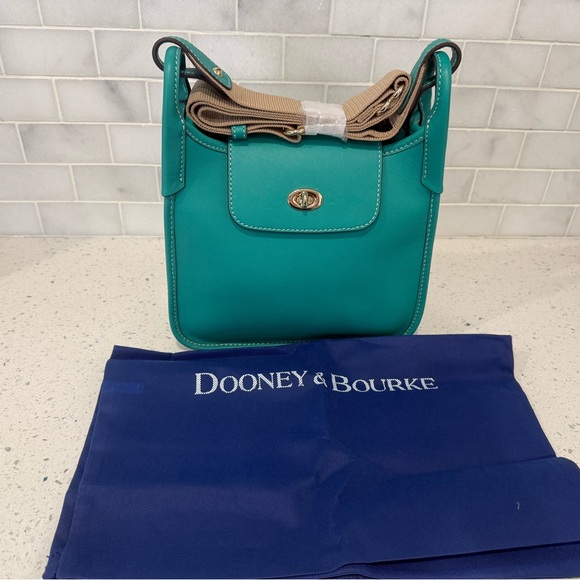 Rare Dooney & Bourke Emerald Messenger 25 Bag - Picture 11 of 12